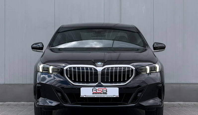 
								BMW Seria 5 550e xDrive AT PHEV full									