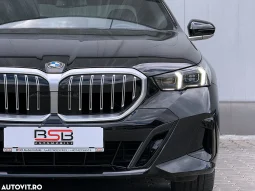 
										BMW Seria 5 550e xDrive AT PHEV full									