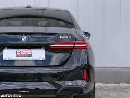 
										BMW Seria 5 550e xDrive AT PHEV full									