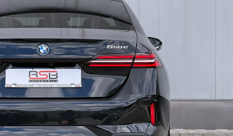 
								BMW Seria 5 550e xDrive AT PHEV full									
