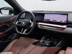 
										BMW Seria 5 550e xDrive AT PHEV full									