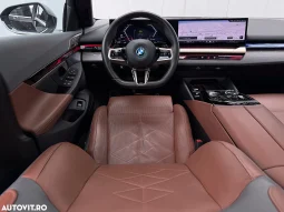 
										BMW Seria 5 550e xDrive AT PHEV full									