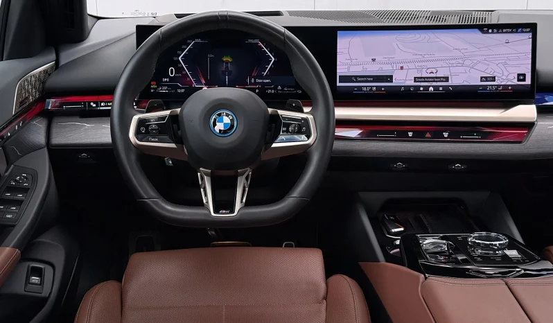 
								BMW Seria 5 550e xDrive AT PHEV full									