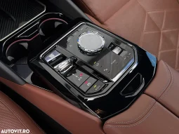 
										BMW Seria 5 550e xDrive AT PHEV full									