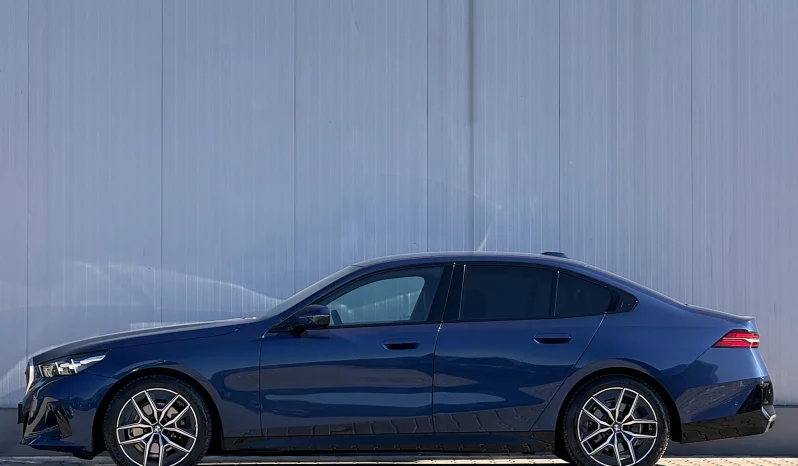 
								BMW Seria 5 520i AT MHEV full									