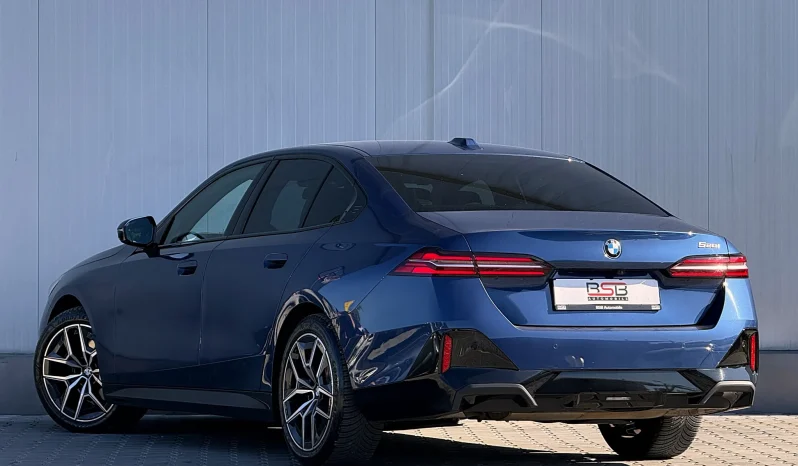 
								BMW Seria 5 520i AT MHEV full									