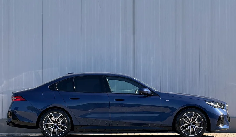 
								BMW Seria 5 520i AT MHEV full									
