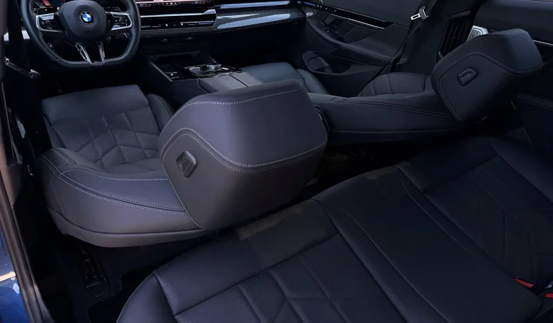 
								BMW Seria 5 520i AT MHEV full									