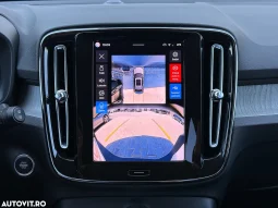 
										Volvo XC 40 B3 B DKG Plus Bright full									