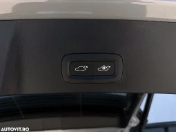 
										Volvo XC 40 B3 B DKG Plus Bright full									