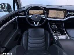 
										Volkswagen Touareg 3.0 V6 TDI 4Motion DPF Automatik Elegance full									