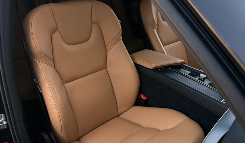 
								Volvo XC 60 D4 AWD Momentum full									