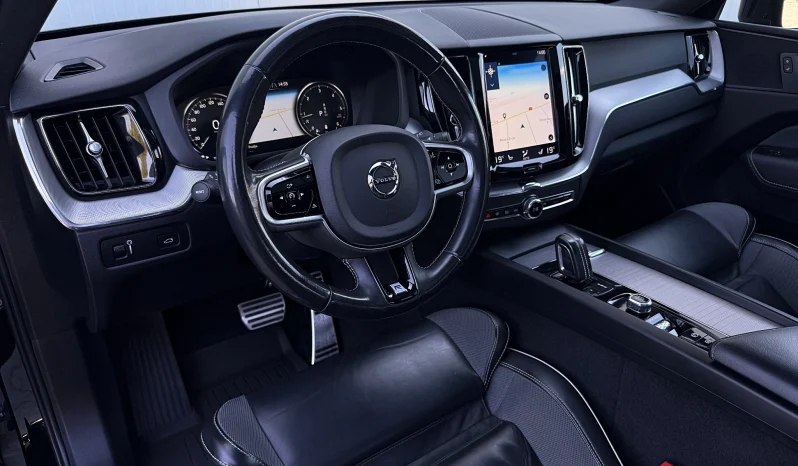 
								Volvo XC 60 B4 MHEV AWD R-Design full									