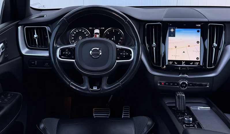 
								Volvo XC 60 B4 MHEV AWD R-Design full									