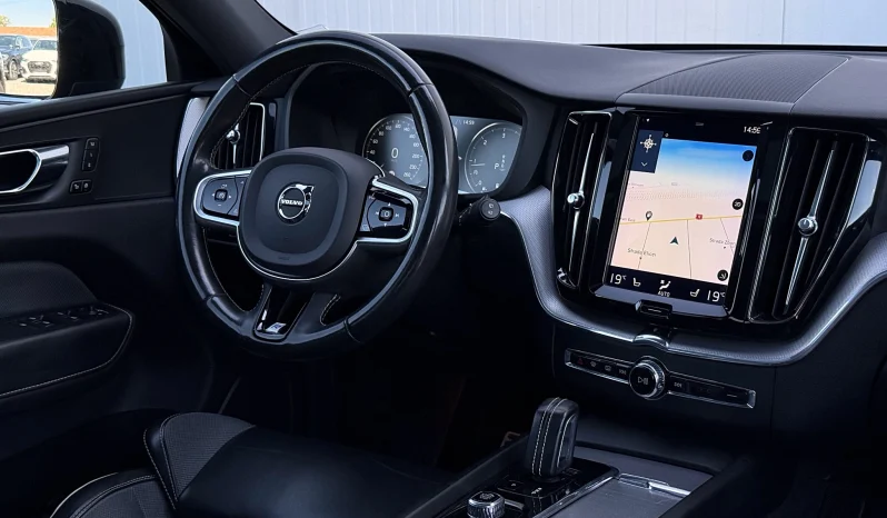 
								Volvo XC 60 B4 MHEV AWD R-Design full									