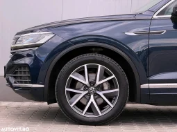 
										Volkswagen Touareg 3.0 V6 TDI 4Motion DPF Automatik Elegance full									