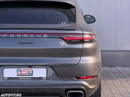 
										Porsche Cayenne Coupe Tiptronic S Platinum Edition full									