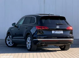 
										Volkswagen Touareg 3.0 V6 TDI 4Motion DPF Automatik Elegance full									