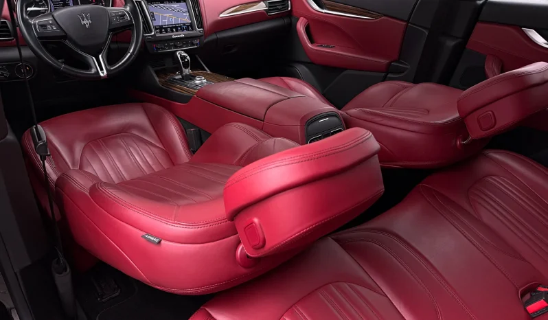
								Maserati Levante Q4 full									