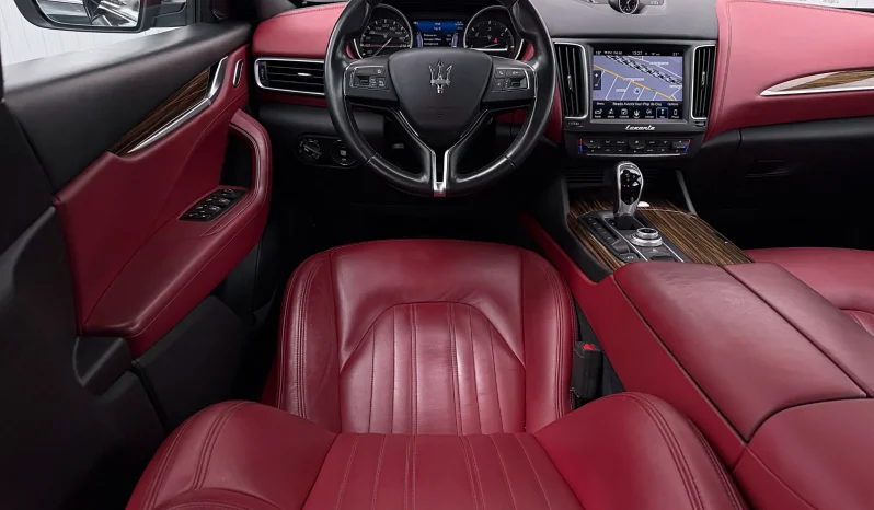 
								Maserati Levante Q4 full									