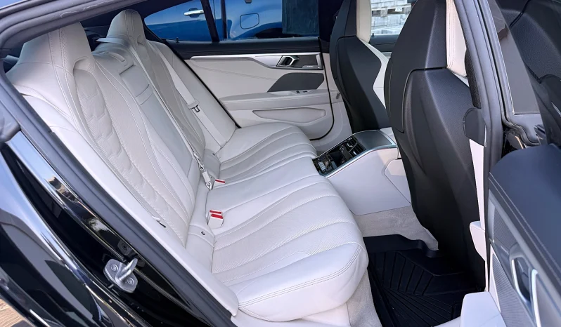 
								BMW Seria 8 840d xDrive AT MHEV full									