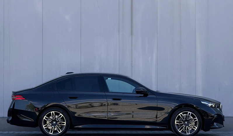 
								BMW Seria 5 520d xDrive AT MHEV full									