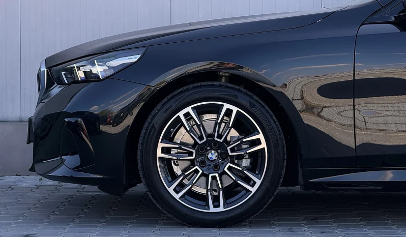 
								BMW Seria 5 520d xDrive AT MHEV full									