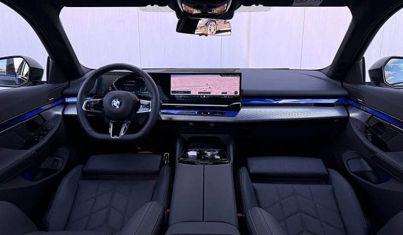 
								BMW Seria 5 520d xDrive AT MHEV full									