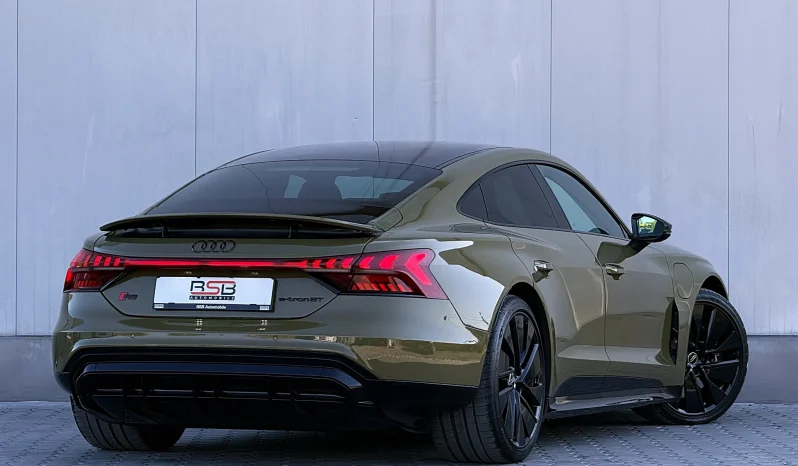 
								Audi e-tron GT RS quattro full									