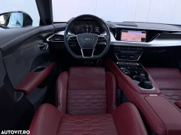 
										Audi e-tron GT RS quattro full									
