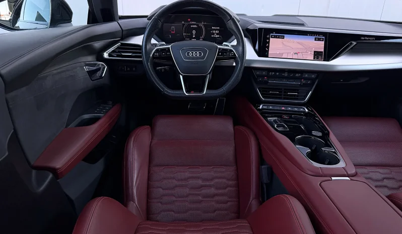 
								Audi e-tron GT RS quattro full									