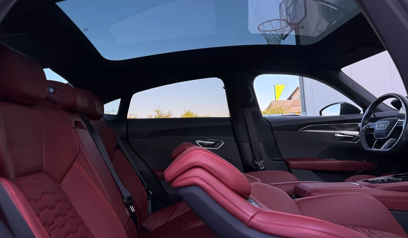 
								Audi e-tron GT RS quattro full									