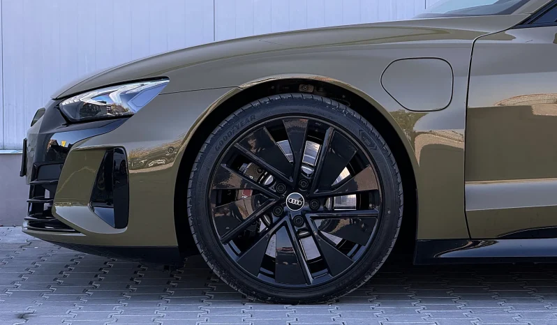 
								Audi e-tron GT RS quattro full									