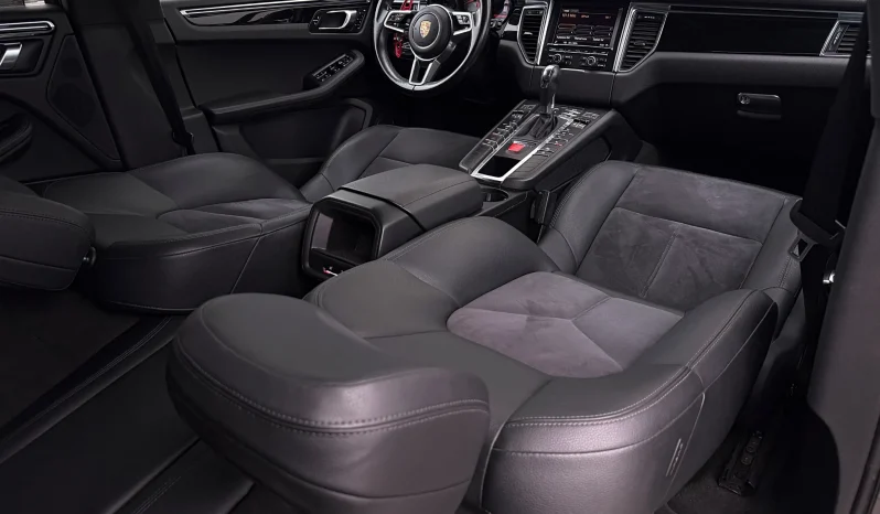 
								Porsche Macan 3.0 PDK S full									